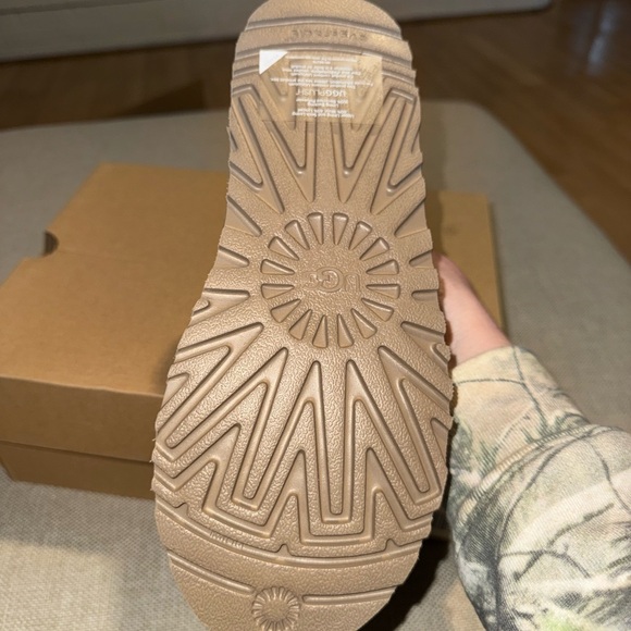 UGG Neumel Boots Women’s size 9 in Chestnut - Picture 2 of 4